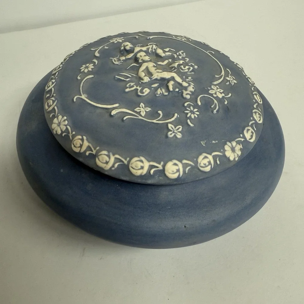 Antique‎ Vintage Handmade Wedgwood Jasperware Style Ceramic Trinket Box - Signed